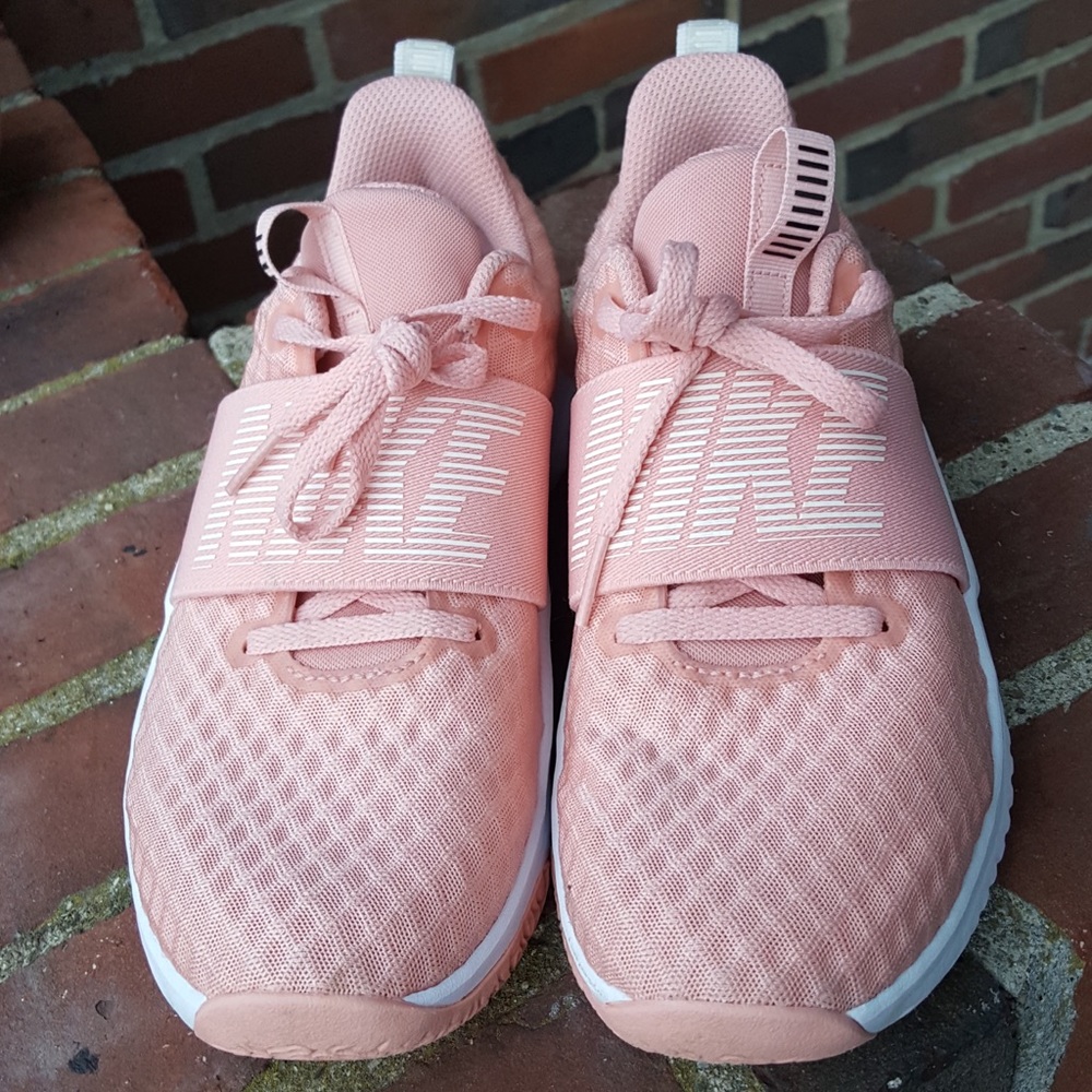 Nike Women’s In-Season TR 9 Training Shoe size 6 peach color